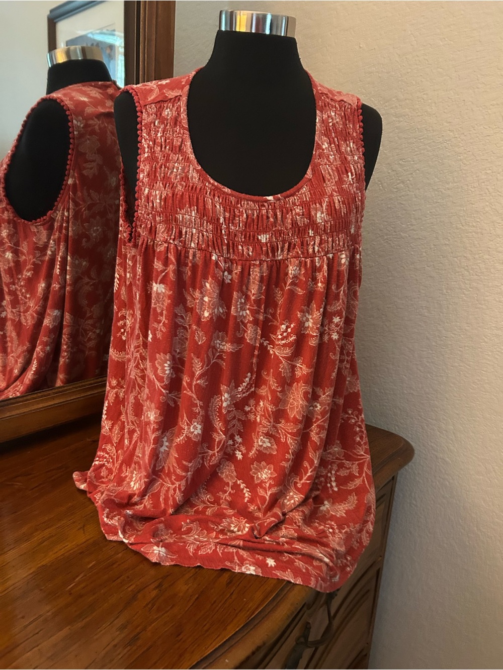 Knox Rose Red Floral Smocked Yoke Tank. Size XL. NWTGS